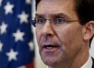 Mark Esper, le chef du Pentagone limogé qui n’a jamais su gérer Donald Trump Mark Esper, le chef du Pentagone limogé qui n'a jamais su gérer Donald Trump