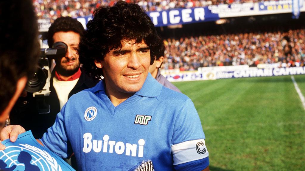Mort de Diego Maradona EN DIRECT : Le président de la République Argentine décrète trois jours de deuil national.