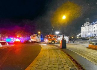 « Nuit d’horreur » à Québec: un homme tue au sabre deux personnes le soir d’Halloween (détail) "Nuit d'horreur" à Québec: un homme tue au sabre deux personnes le soir d'Halloween (détail)