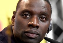 Omar Sy réagit à la polémique avec sa parodie, “La vraie vie est ailleurs que sur twitter” (VIDEO) Omar Sy réagit à la polémique avec sa parodie, “La vraie vie est ailleurs que sur twitter” (VIDEO)