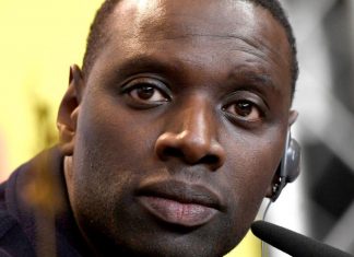 Omar Sy réagit à la polémique avec sa parodie, “La vraie vie est ailleurs que sur twitter” (VIDEO) Omar Sy réagit à la polémique avec sa parodie, “La vraie vie est ailleurs que sur twitter” (VIDEO)
