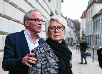 Procès Daval en direct : Jean-Pierre Fouillot revient sur la douloureuse reconstitution du meurtre de sa fille Procès Daval en direct : Jean-Pierre Fouillot revient sur la douloureuse reconstitution du meurtre de sa fille