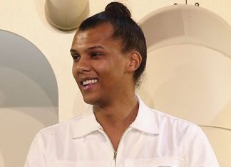 Stromae annonce une bonne nouvelle à ses fans (détail) Stromae annonce une bonne nouvelle à ses fans (détail)