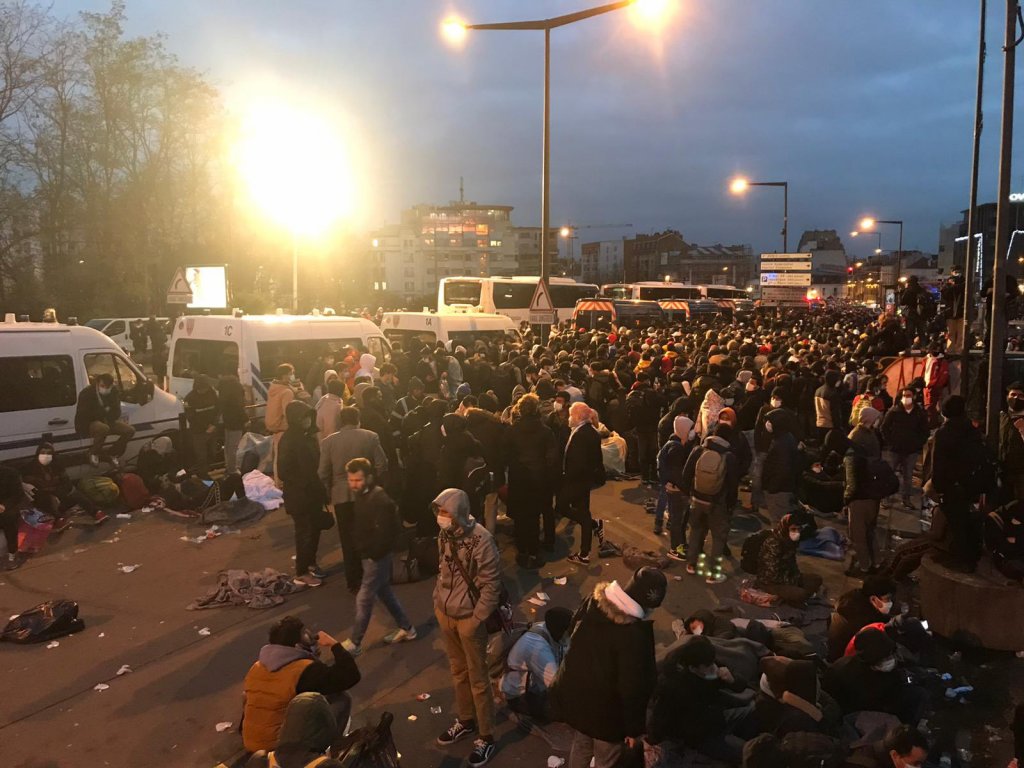 Un nouveau camp de migrants au coeur de Paris aussitôt démantelé (VIDEO)