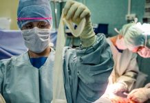 Un patient Covid reçoit une greffe pulmonaire, une première en France (détail) Un patient Covid reçoit une greffe pulmonaire, une première en France (détail)