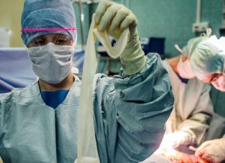 Un patient Covid reçoit une greffe pulmonaire, une première en France (détail) Un patient Covid reçoit une greffe pulmonaire, une première en France (détail)