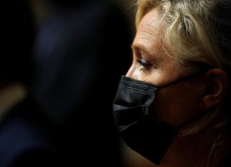 Vaccin contre le Coronavirus : Marine Le Pen laisserait aux Français le choix de se vacciner ou non Vaccin contre le Coronavirus : Marine Le Pen laisserait aux Français le choix de se vacciner ou non