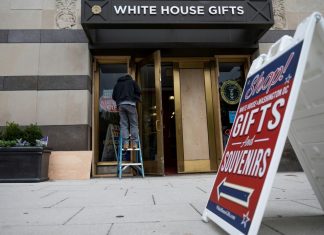 Washington se barricade à l’approche de l’élection présidentielle (détail) Washington se barricade à l'approche de l'élection présidentielle (détail)