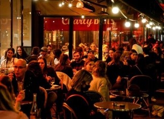 Covid-19 France: « Les repas jouent un rôle central dans les contaminations » Covid-19 France: "Les repas jouent un rôle central dans les contaminations"