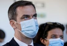 Déconfinement en France : Olivier Véran rappelle que « tout peut être amené à changer » Coronavirus France en direct : Véran réclame trois lieux de vaccination par départements