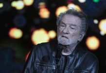 Eddy Mitchell revient sur un «souvenir pathétique» avec Johnny Hallyday (détail) Eddy Mitchell revient sur un «souvenir pathétique» avec Johnny Hallyday (détail)