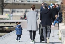 L’adoption par les couples non mariés adoptée à l’Assemblée (détail) L’adoption par les couples non mariés adoptée à l’Assemblée (détail)