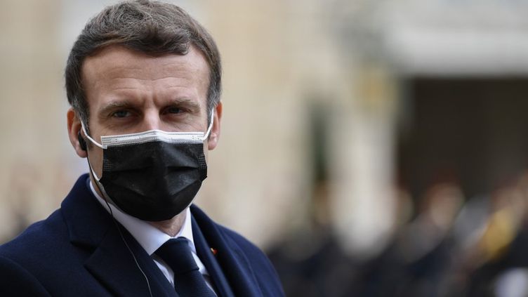 Emmanuel Macron fait des révélations sur la date de fin du couvre-feu : la drôle de réaction de l'Élysée