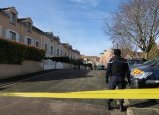 Meurtre à Yvelines : une femme se dit « possédée » et tue son neveu la nuit de Noël Meurtre à Yvelines : une femme se dit "possédée" et tue son neveu la nuit de Noël