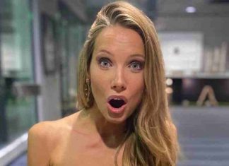 Miss France 2021 : Amandine Petit en couple ! (détail) Miss France 2021 : Amandine Petit en couple ! (détail)