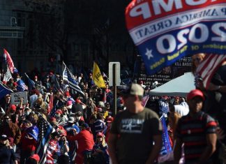 Présidentielle américaine : à Washington, des manifestants pro-Trump dénoncent un « vol » électoral Présidentielle américaine : à Washington, des manifestants pro-Trump dénoncent un "vol" électoral