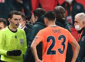 PSG – Basaksehir : Un arbitre accusé de racisme pendant le match (détail) PSG - Basaksehir : Un arbitre accusé de racisme pendant le match (détail)