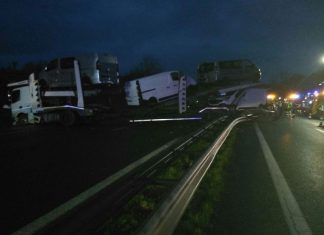 Quatre blessés dans un carambolage à Lamballe, la RN 12 fermée pendant deux heures (détail) Quatre blessés dans un carambolage à Lamballe, la RN 12 fermée pendant deux heures (détail)