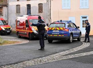 Trois gendarmes tués par un forcené, le suspect retrouvé mort Trois gendarmes tués par un forcené, le suspect retrouvé mort