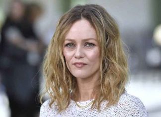 Vanessa Paradis : la jolie déclaration de son ex pour son anniversaire (détail) Vanessa Paradis : la jolie déclaration de son ex pour son anniversaire (détail)
