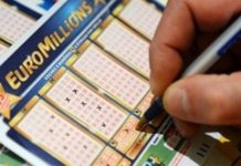 Euromillions : un couple britannique passe bêtement à côté du jackpot de 210 millions d’euros (détail) Euromillions : un couple britannique passe bêtement à côté du jackpot de 210 millions d’euros (détail)