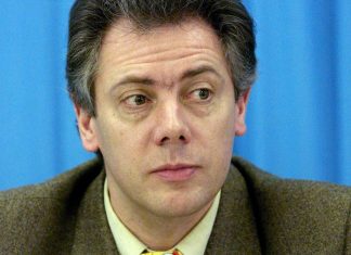 Gilles Beyer mis en examen pour « agressions sexuelles » (détail) Gilles Beyer mis en examen pour « agressions sexuelles » (détail)