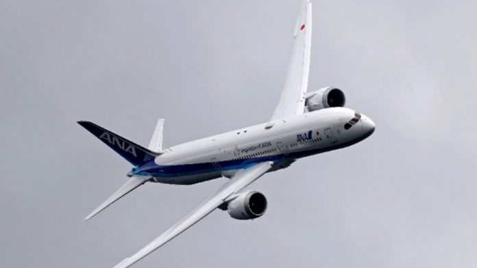 Indonésie : un Boeing 737 disparaît des radars, des bateaux envoyés sur le site probable du crash