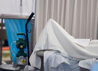 La Californie déploie des dizaines de remorques frigorifiques pour les morts du Covid (détail) La Californie déploie des dizaines de remorques frigorifiques pour les morts du Covid (détail)