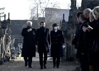 Macron à Jarnac : un homme interpellé pour une alerte à la bombe (détail) Macron à Jarnac : un homme interpellé pour une alerte à la bombe (détail)