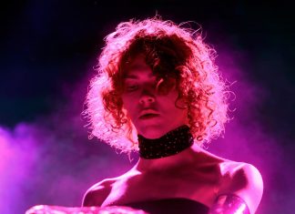 Mort de la musicienne et productrice SOPHIE à l’âge de 34 ans, la pop en deuil Mort de la musicienne et productrice SOPHIE à l'âge de 34 ans, la pop en deuil