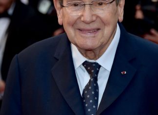 Mort de Robert Hossein à 93 ans : Mais de quoi est mort le géant du théâtre populaire ? Mort de Robert Hossein à 93 ans : Mais de quoi est mort le géant du théâtre populaire ?