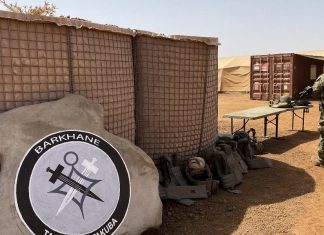 Opération Barkhane : six soldats français blessés par un véhicule-suicide Opération Barkhane : six soldats français blessés par un véhicule-suicide