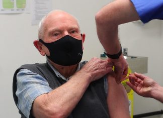 Coronavirus France en direct : la vaccination élargie aux plus de 75 ans débute ce lundi Coronavirus France en direct : la vaccination élargie aux plus de 75 ans débute ce lundi