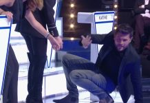 VIDEO : La grosse gamelle de Christophe Beaugrand sur le plateau du Grand concours des animateurs VIDEO : La grosse gamelle de Christophe Beaugrand sur le plateau du Grand concours des animateurs