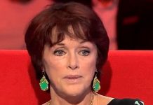 Anny Duperey renversée par une voiture : son enfance bouleversée (détail) Anny Duperey renversée par une voiture : son enfance bouleversée (détail)