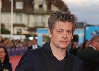 Benjamin Biolay en deuil : le chanteur partage une triste nouvelle avec ses fans (détail) Benjamin Biolay en deuil : le chanteur partage une triste nouvelle avec ses fans (détail)