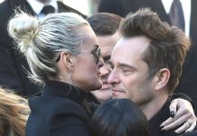 Cette affreuse nouvelle qui touche Laeticia et David Hallyday (détail) Cette affreuse nouvelle qui touche Laeticia et David Hallyday (détail)