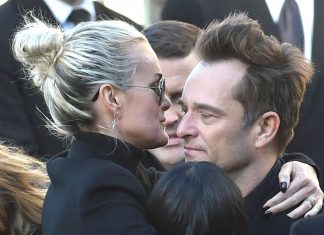 Cette affreuse nouvelle qui touche Laeticia et David Hallyday (détail) Cette affreuse nouvelle qui touche Laeticia et David Hallyday (détail)