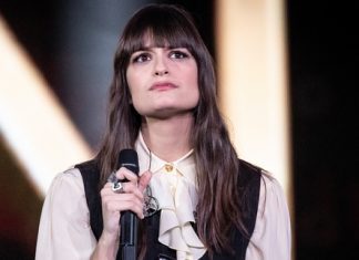 Clara Luciani en deuil : la chanteuse annonce une triste nouvelle à ses fans Clara Luciani en deuil : la chanteuse annonce une triste nouvelle à ses fans