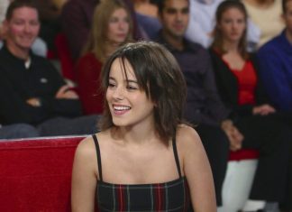 Croyant discuter avec la chanteuse Alizée, un homme se fait arnaquer de 15 000 euros (détail) Croyant discuter avec la chanteuse Alizée, un homme se fait arnaquer de 15 000 euros (détail)