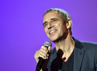 Julien Clerc : pourquoi il ne voit plus son fils de 20 ans (détail) Julien Clerc : pourquoi il ne voit plus son fils de 20 ans (détail)