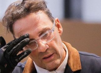 Julien Courbet en deuil : l’animateur adresse un émouvant message aux internautes qui l’ont soutenu Julien Courbet en deuil : l'animateur adresse un émouvant message aux internautes qui l'ont soutenu