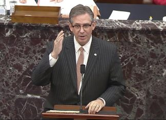 La performance d’un des avocats de Trump suscite consternation et ironie (détail) La performance d'un des avocats de Trump suscite consternation et ironie (détail)