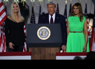 Melania Trump : ce sale coup d’Ivanka qu’elle n’a pas pardonné (détail) Melania Trump : ce sale coup d'Ivanka qu'elle n'a pas pardonné (détail)