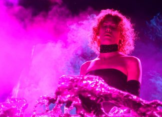 Mort de la chanteuse Sophie : l’hommage déchirant de Charlie XCX Mort de la chanteuse Sophie : l'hommage déchirant de Charlie XCX