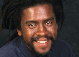 Mort du chanteur Tonton David : les causes dévoilées (détail) Mort du chanteur Tonton David : les causes dévoilées (détail)