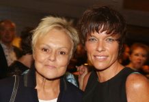 Muriel Robin mariée : elle a dit « oui » à Anne Le Nen (détail) Muriel Robin mariée : elle a dit "oui" à Anne Le Nen (détail)