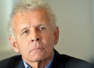 Patrick Poivre d’Arvor accusé de viols : ce livre dans lequel Florence Porcel raconte son histoire (détail) Patrick Poivre d’Arvor accusé de viols : ce livre dans lequel Florence Porcel raconte son histoire (détail)