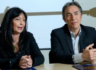 Richard Berry accusé d’inceste : le coup de fil de sa soeur Marie à Coline lors de la révélation de l’affaire (détail) Richard Berry accusé d'inceste : le coup de fil de sa soeur Marie à Coline lors de la révélation de l'affaire