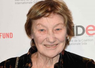 Richard Berry accusé d’inceste : Marisa Bruni Tedeschi, mère de Carla Bruni, témoigne et défend l’acteur (détail) Richard Berry accusé d'inceste : Marisa Bruni Tedeschi, mère de Carla Bruni, témoigne et défend l'acteur (détail)